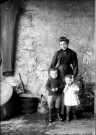 Femme Léon Melet avec deux enfants. Mignovillard