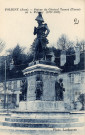 Poligny (Jura). La statue du général Pierre Travot (né à Poligny, 1767-1836).