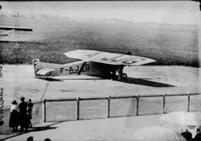 Un avion. Sterque. Nozeroy