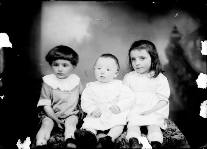 Trois enfants Jeannin. Bief-du-Fourg