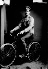 Militaire canadien sur son vélo