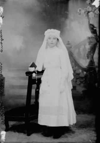 Communiante Pasteur Cantonnier. Onglières