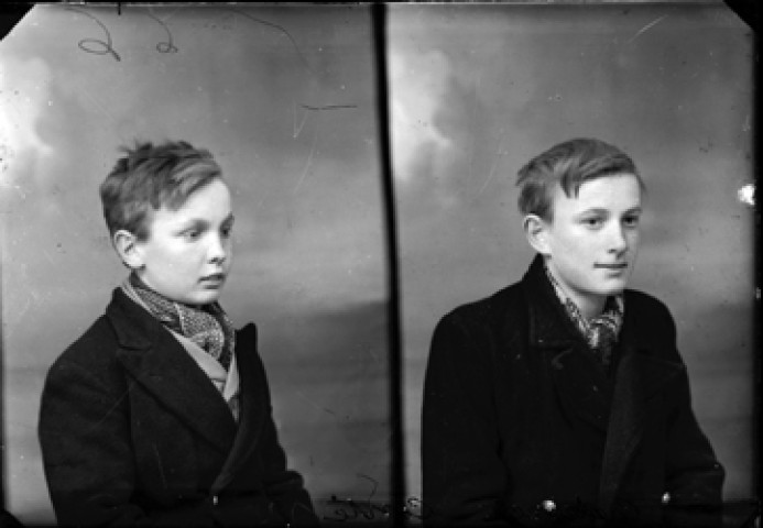 Identités. Cretenet. Conte